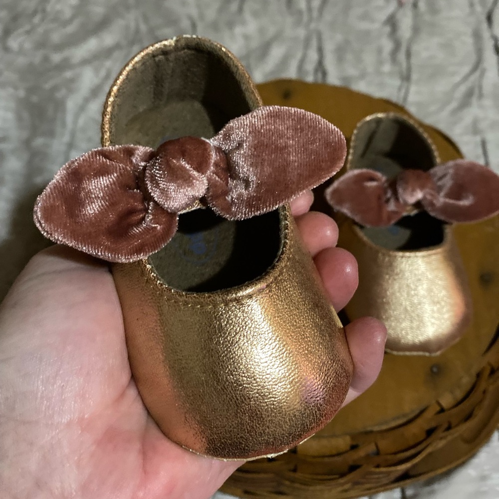 ddbbaRur Beautiful little shoes for your sweet girl. Size 3